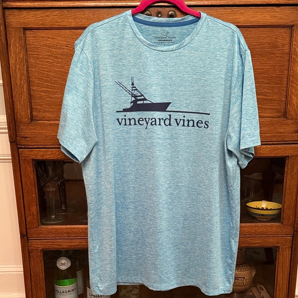 NWOT Vineyard Vines Performance Light Blue Graphic Tee. Sz L / XL - Picture 1 of 6